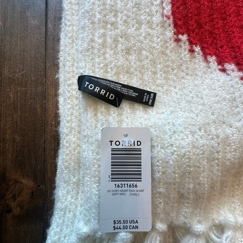 Torrid Ivory and Red Heart Scarf NWT